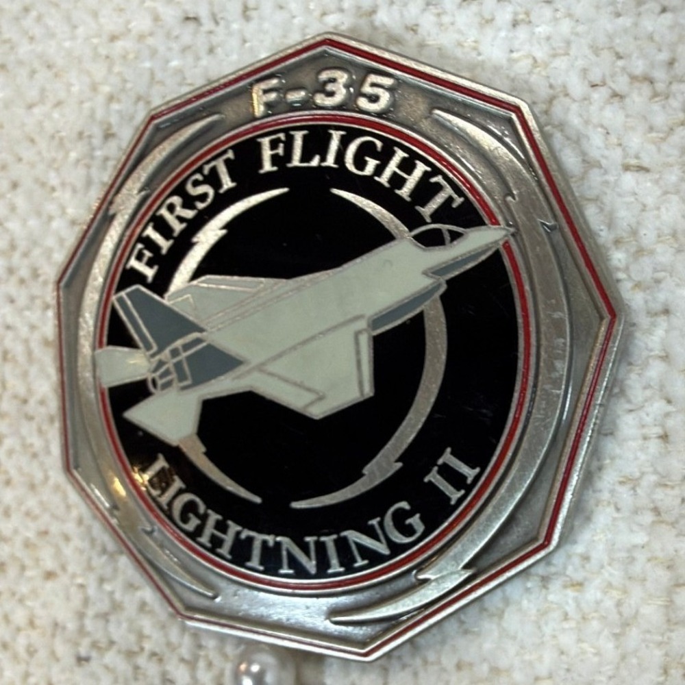 Lockheed Martin USAF F-35 Lightning II FIRST FLIGHT Challenge Coin Multi Flag - Picture 7 of 9